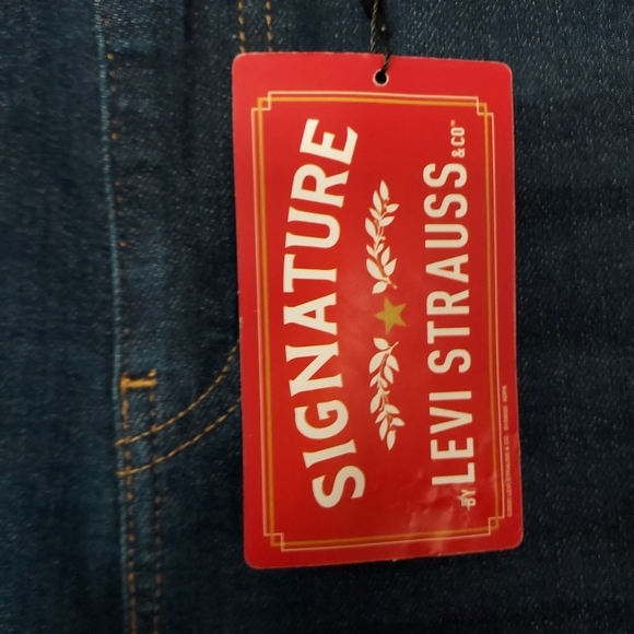 Womans Blue Jeans - Picture 3 of 8